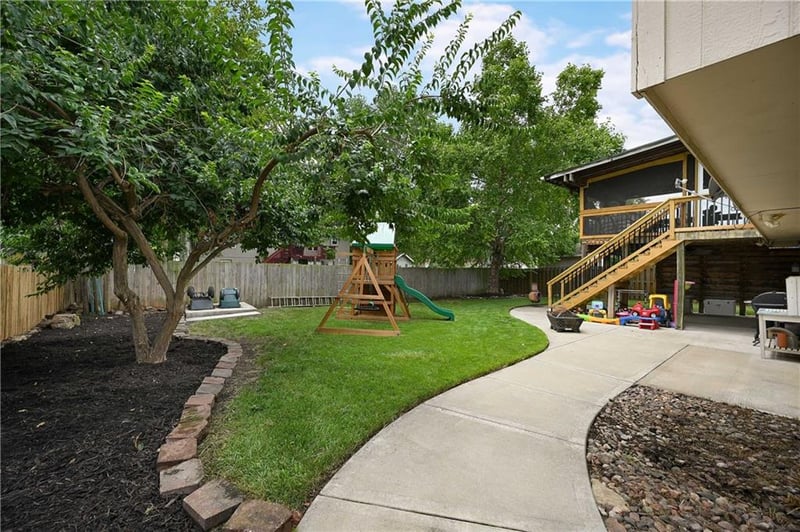 1603 Cove Dr, Raymore, MO 64083