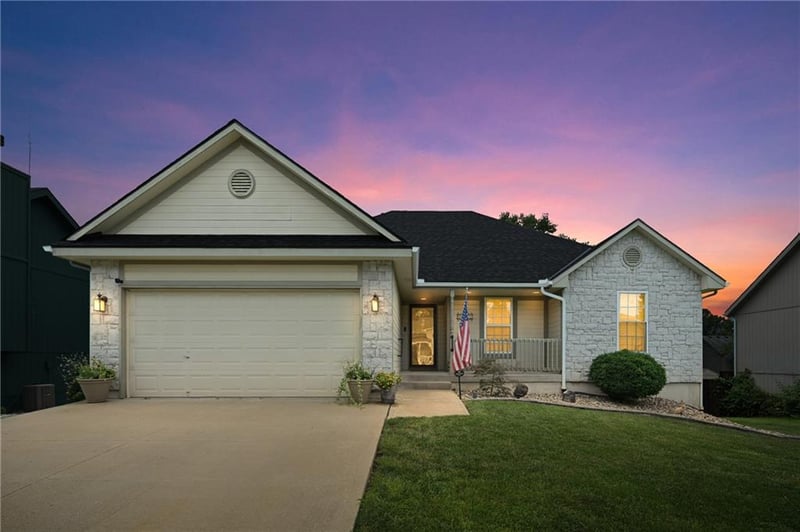 1603 Cove Dr, Raymore, MO 64083