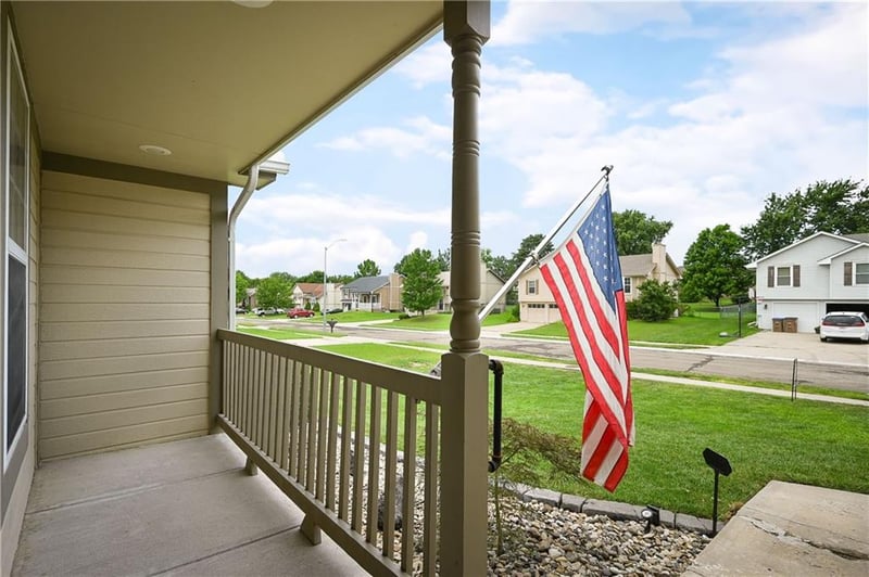 1603 Cove Dr, Raymore, MO 64083