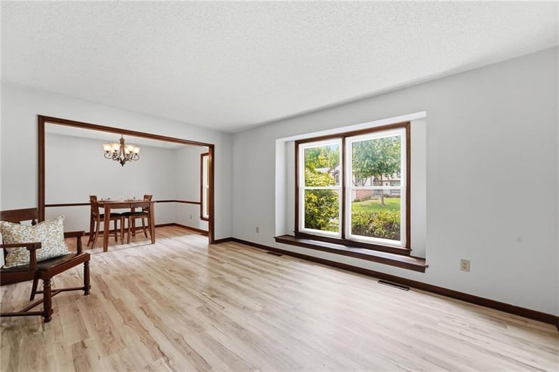 400 Normandy Dr, Olathe, KS 66061