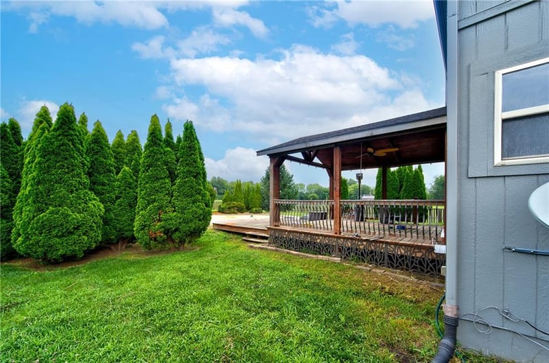 17522 Rock Island Rd, Pleasant Hill, MO 64080
