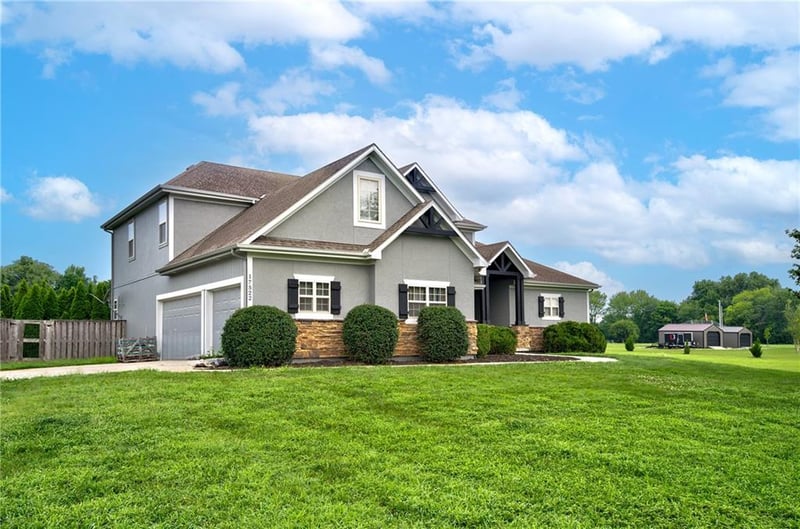17522 Rock Island Rd, Pleasant Hill, MO 64080