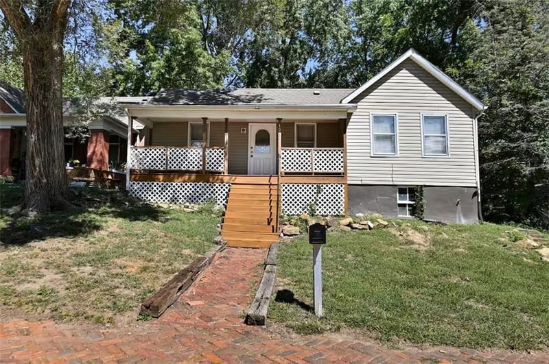 1013 Kearney St, Atchison, KS 66002