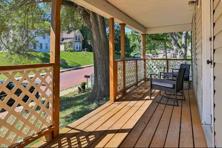1013 Kearney St, Atchison, KS 66002