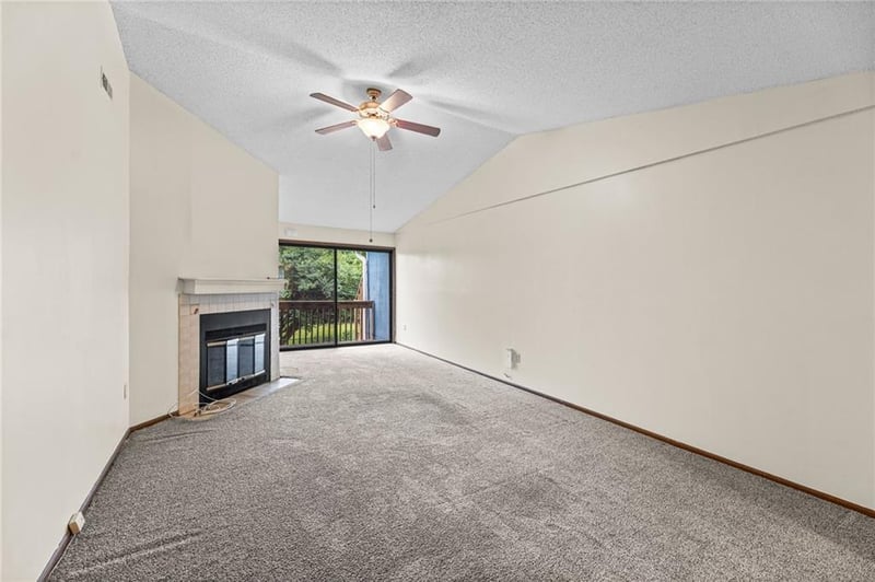 8143 Holmes Rd #201, Kansas City, MO 64131