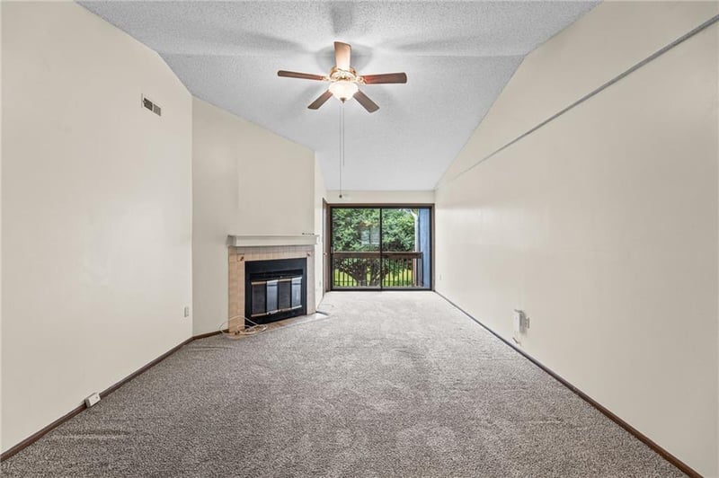 8143 Holmes Rd #201, Kansas City, MO 64131