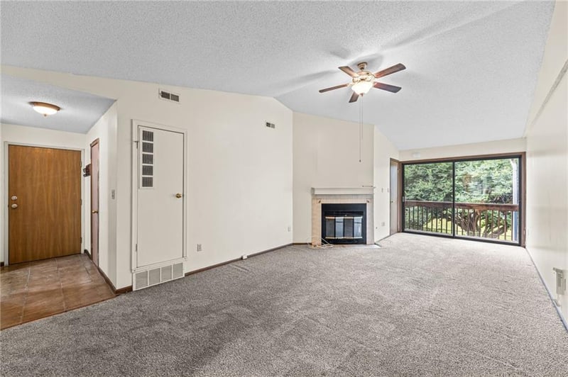 8143 Holmes Rd #201, Kansas City, MO 64131