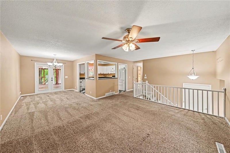 6112 Appaloosa Ln, St Joseph, MO 64506