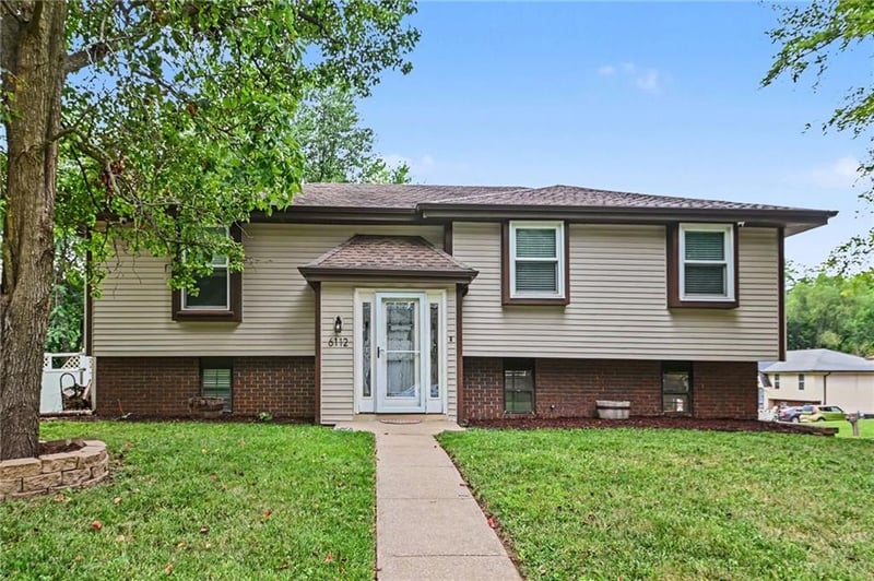 6112 Appaloosa Ln, St Joseph, MO 64506