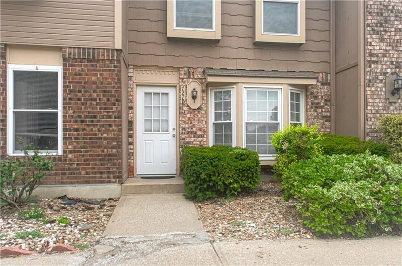727 Liggett Rd #B, Blue Springs, MO 64015