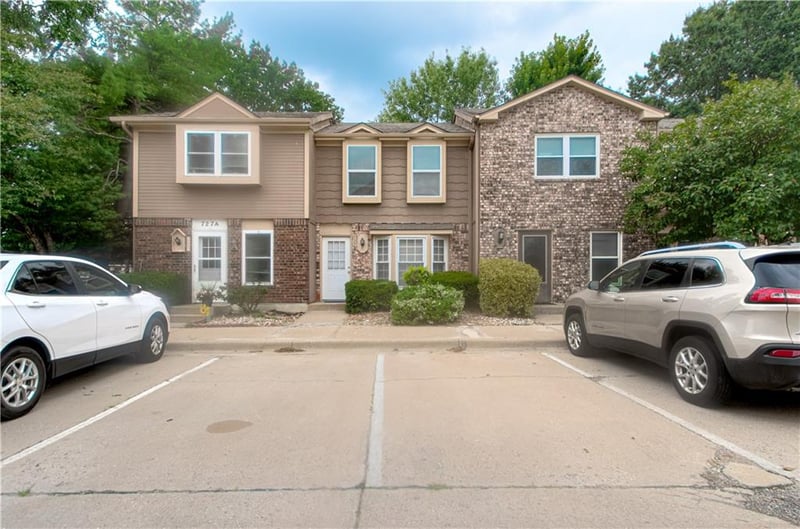 727 Liggett Rd #B, Blue Springs, MO 64015