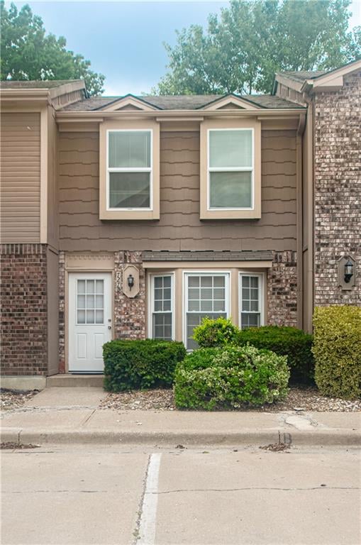 727 Liggett Rd #B, Blue Springs, MO 64015