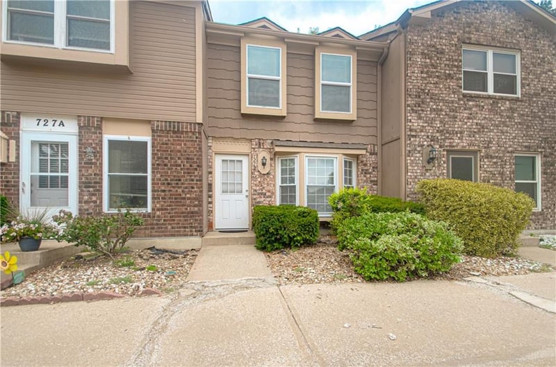 727 Liggett Rd #B, Blue Springs, MO 64015