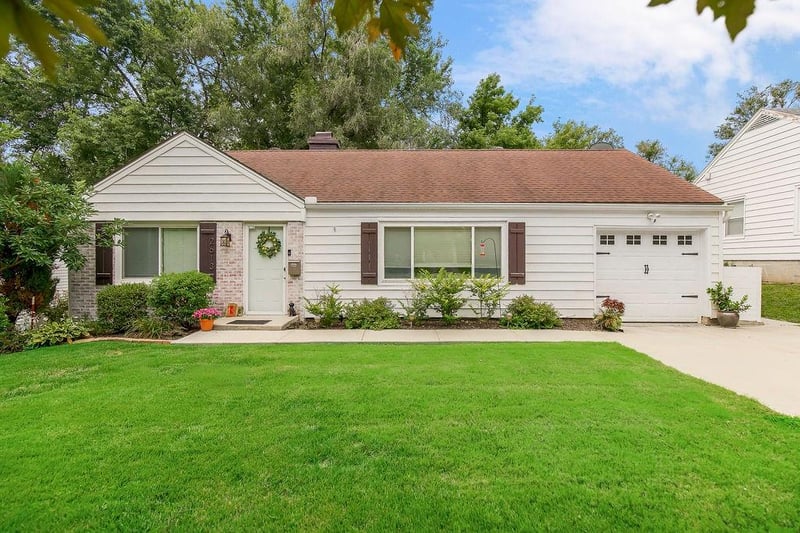2613 76th St, Prairie Village, KS 66208