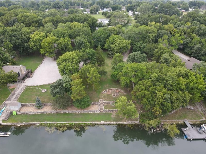 46 Timber Valley Dr, Linn Valley, KS 66040