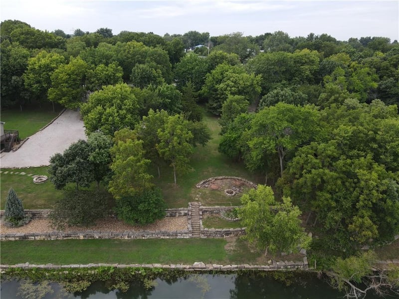 46 Timber Valley Dr, Linn Valley, KS 66040