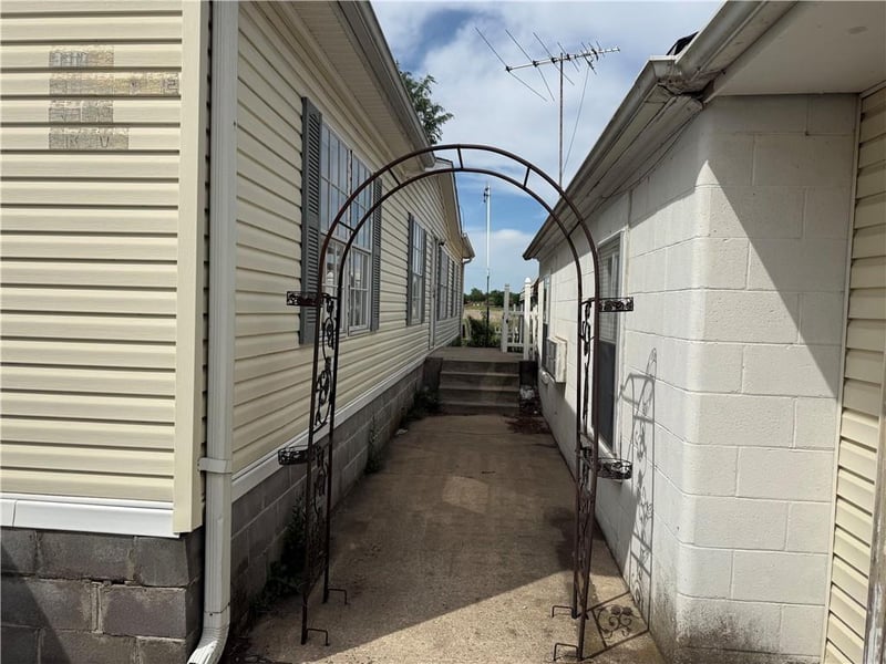 3317 Christie Lane Rd, St Joseph, MO 64504