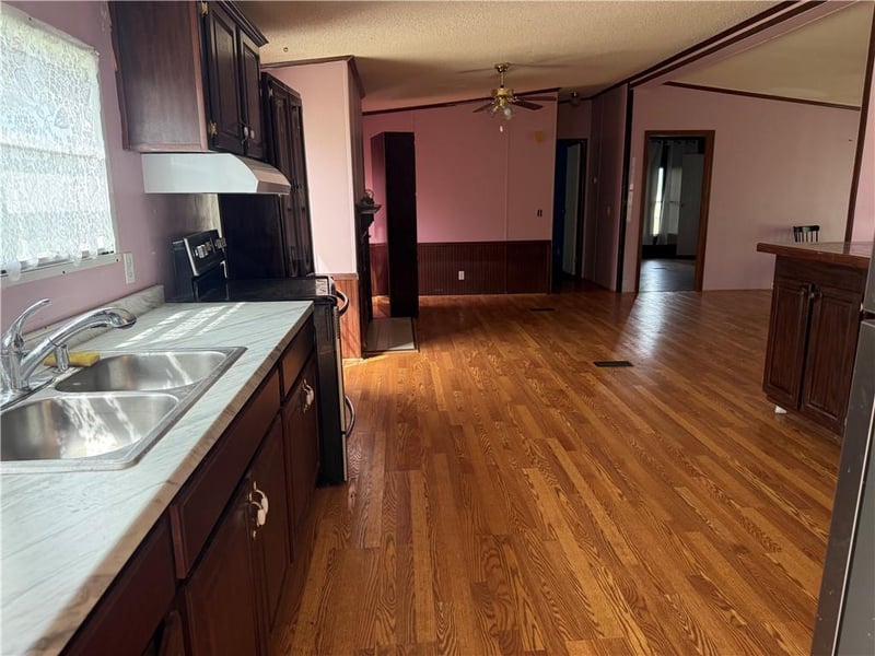 3317 Christie Lane Rd, St Joseph, MO 64504