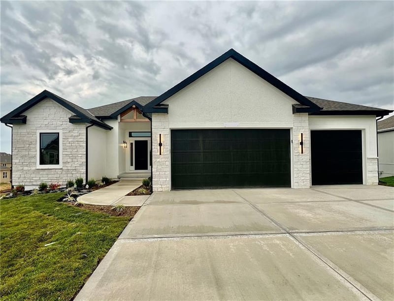 512 Skyview Ln, Liberty, MO 64068