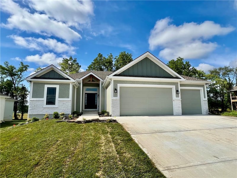 512 Skyview Ln, Liberty, MO 64068