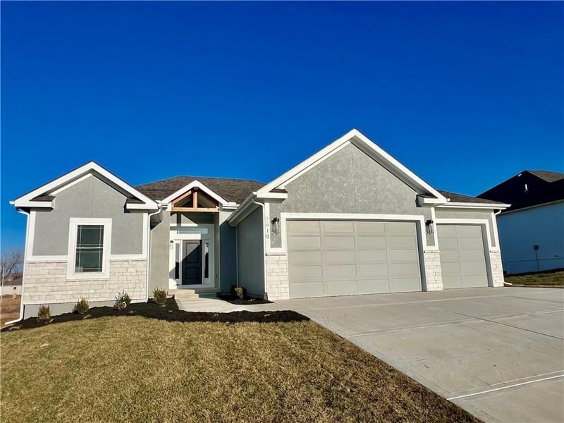 512 Skyview Ln, Liberty, MO 64068