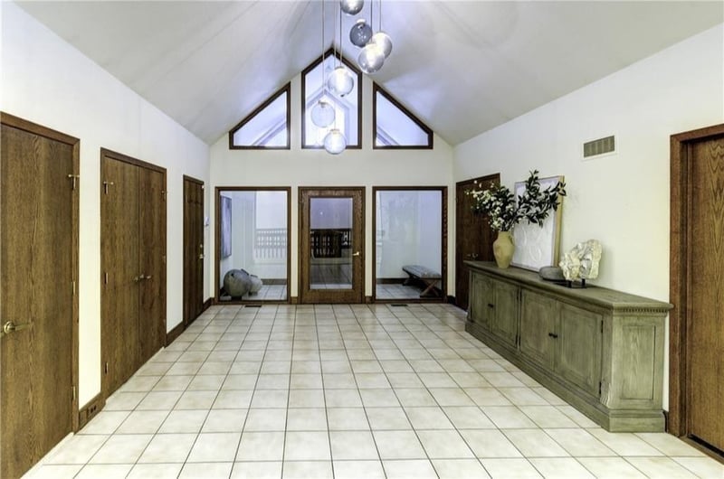 12639 Juniper Cir, Leawood, KS 66209