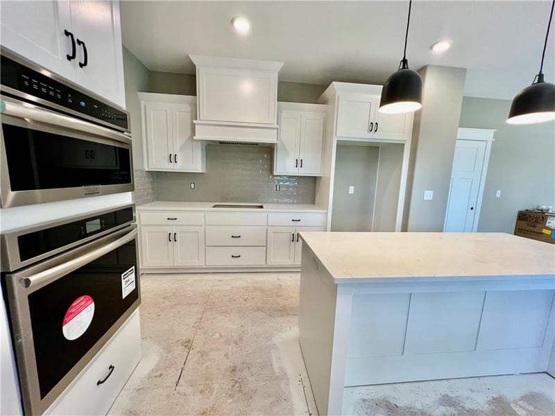 520 Skyview Ln, Liberty, MO 64068