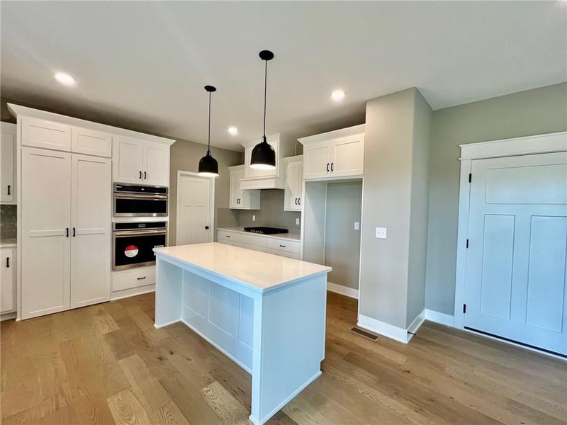 520 Skyview Ln, Liberty, MO 64068