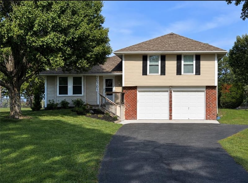 20701 Walker Rd, Spring Hill, KS 66083