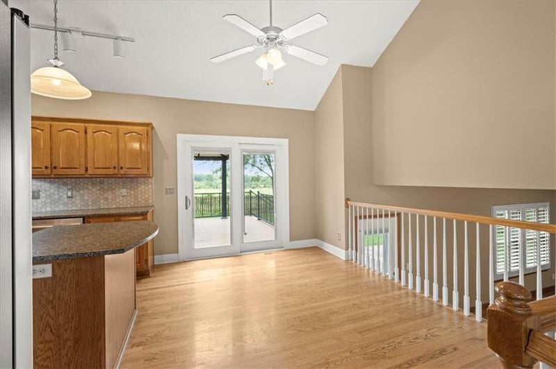 1637 Dalton Dr, Lee's Summit, MO 64081