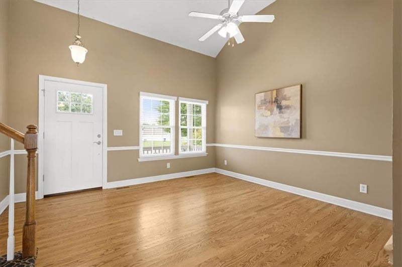 1637 Dalton Dr, Lee's Summit, MO 64081