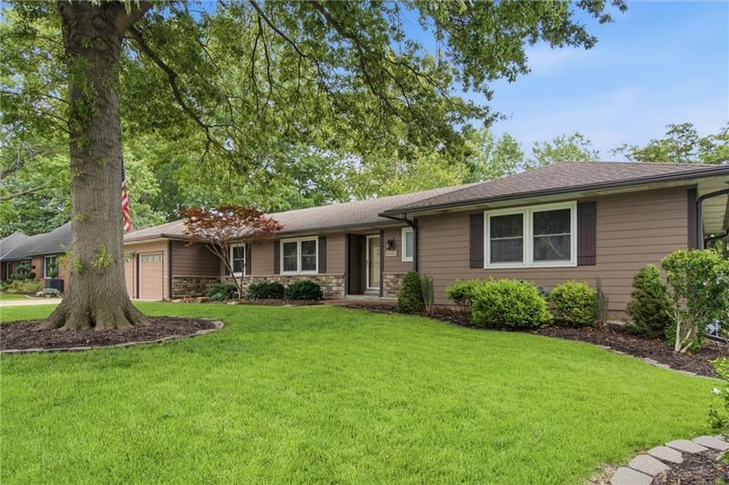 6901 101st Ter, Overland Park, KS 66212