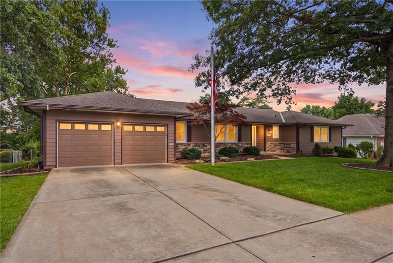 6901 101st Ter, Overland Park, KS 66212