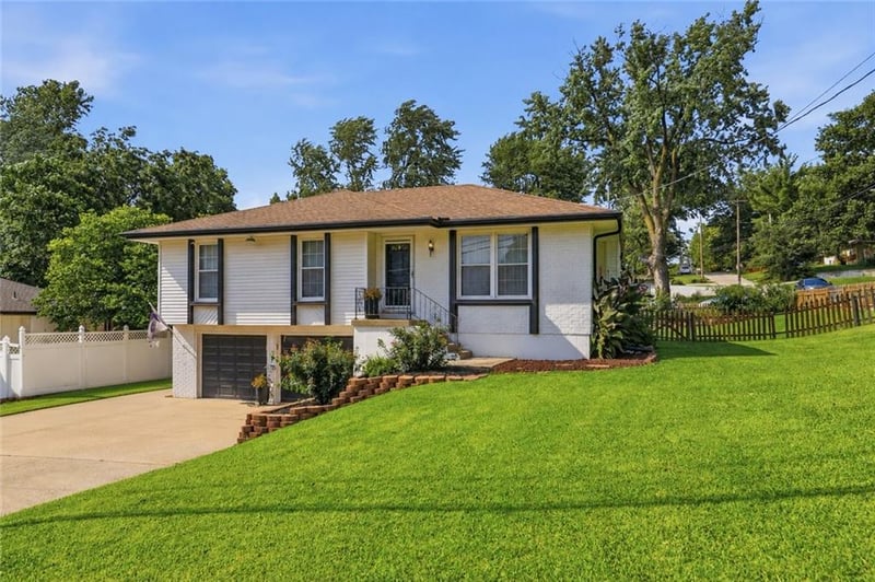 4744 NE 38th St, Kansas City, MO 64117