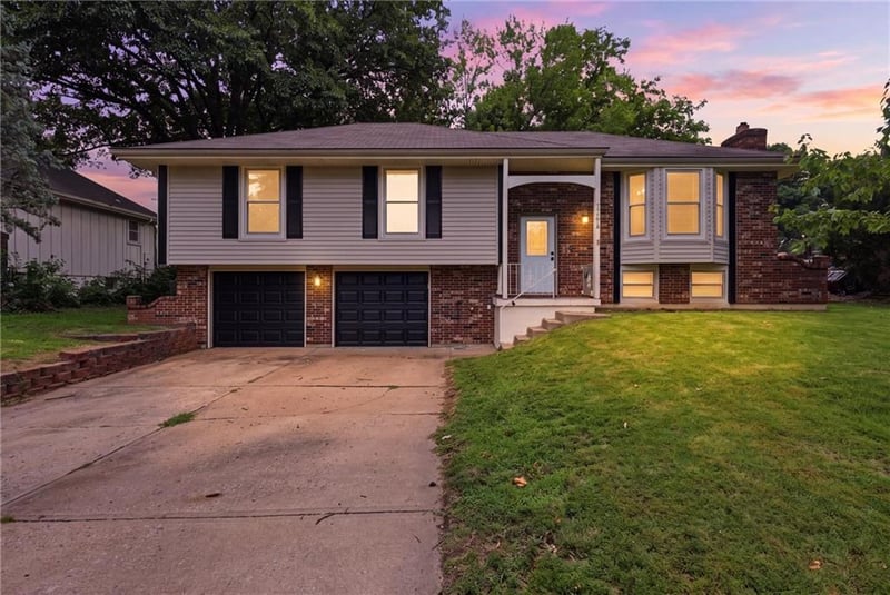 1104 Alice St, Blue Springs, MO 64014