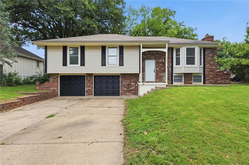 1104 Alice St, Blue Springs, MO 64014