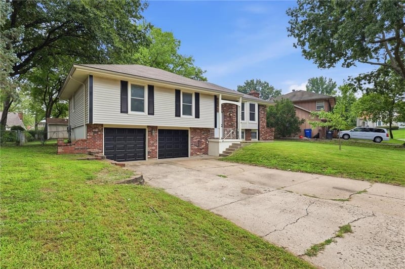 1104 Alice St, Blue Springs, MO 64014