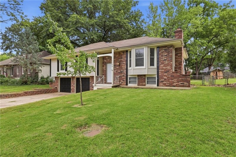1104 Alice St, Blue Springs, MO 64014