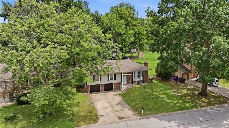 1104 Alice St, Blue Springs, MO 64014
