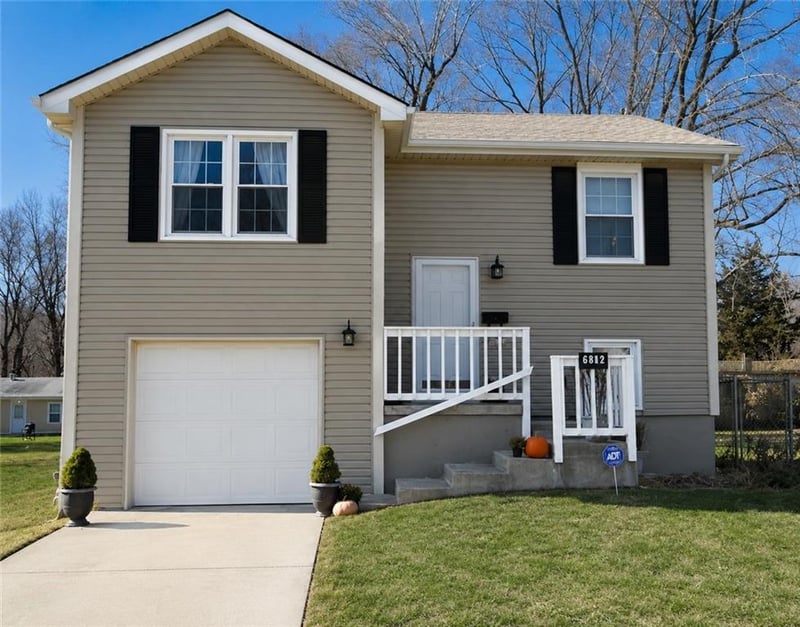 418 Prairie St, Liberty, MO 64068