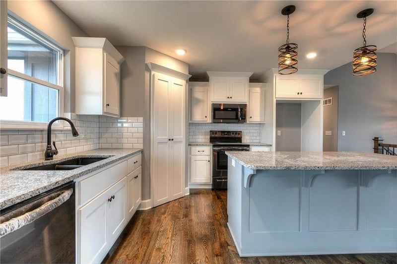 507 Skyview Ln, Liberty, MO 64068