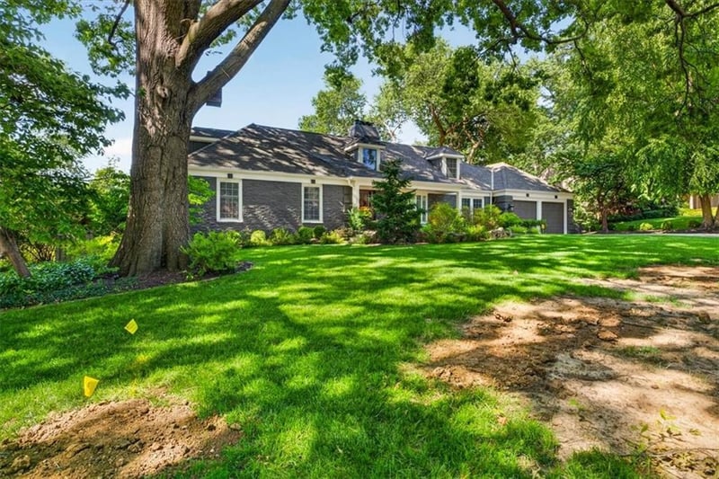 2800 68th St, Mission Hills, KS 66208
