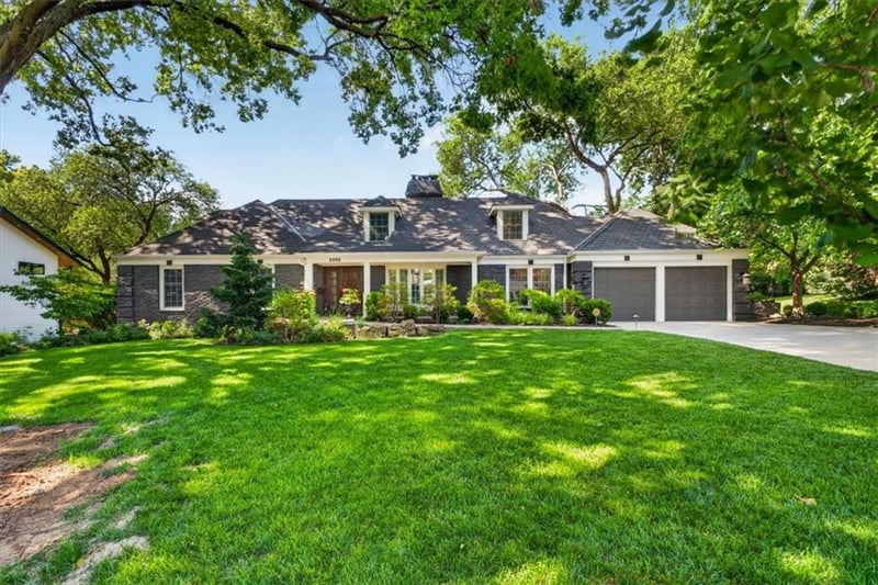 2800 68th St, Mission Hills, KS 66208