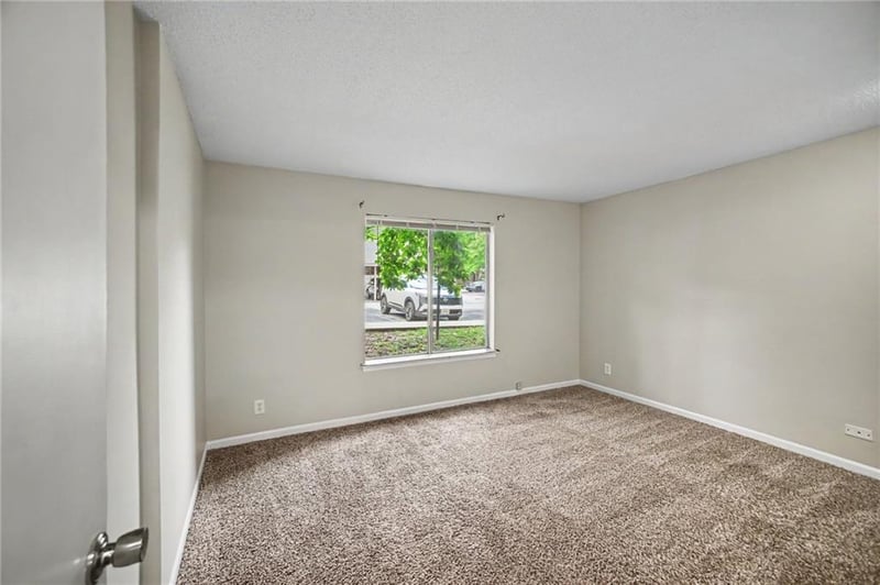 11216 Nieman Rd #101, Overland Park, KS 66210