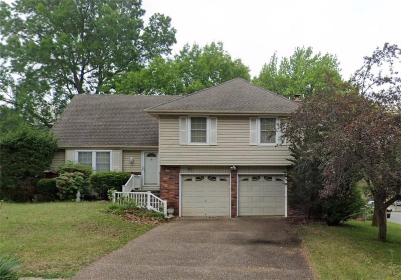 801 Layton Dr, Olathe, KS 66061