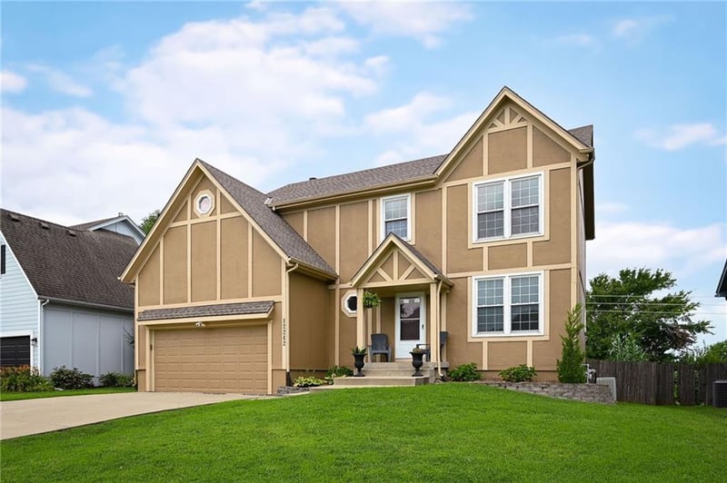 12242 Shannan Ln, Olathe, KS 66062