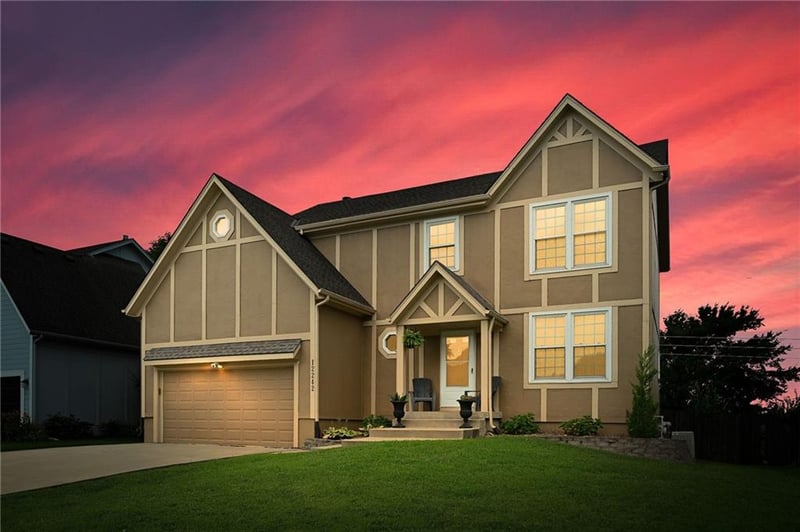 12242 Shannan Ln, Olathe, KS 66062
