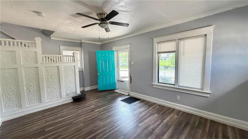 2500 42 St, Kansas City, MO 64130