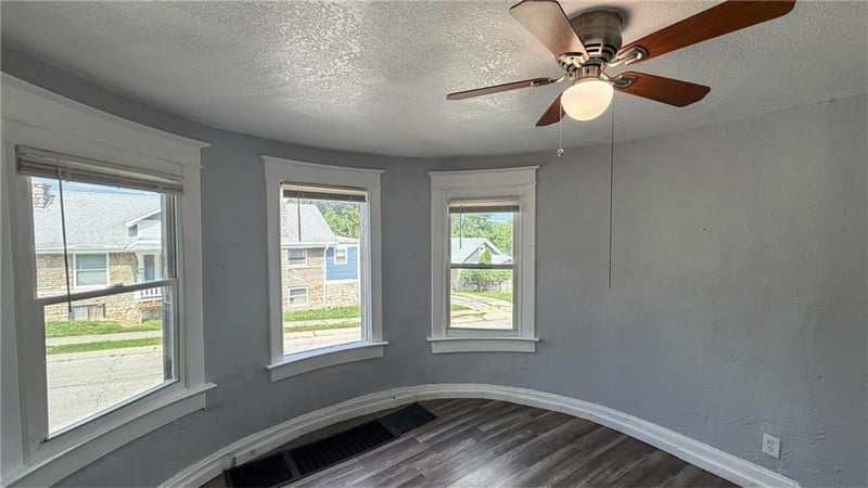 2500 42 St, Kansas City, MO 64130