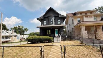 2500 E 42 St, Kansas City, MO 64130